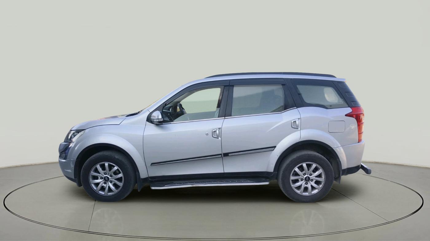 2017 Mahindra XUV500 W10, Diesel, Manual, 1,26,131 km, exterior
