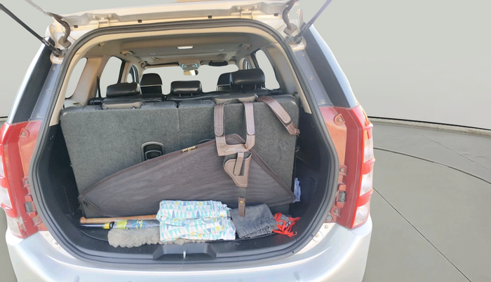 2017 Mahindra XUV500 W10, Diesel, Manual, 1,26,131 km, exterior