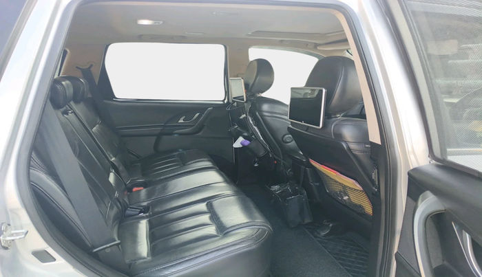 2017 Mahindra XUV500 W10, Diesel, Manual, 1,26,131 km, interior