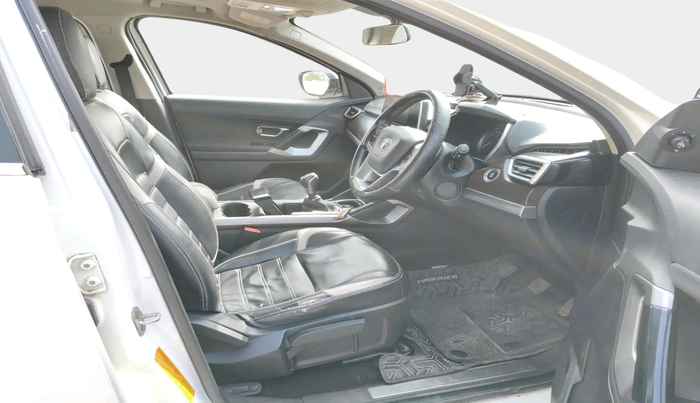 2022 Tata Harrier XT PLUS 2.0L KRYOTEC, Diesel, Manual, 52,742 km, interior