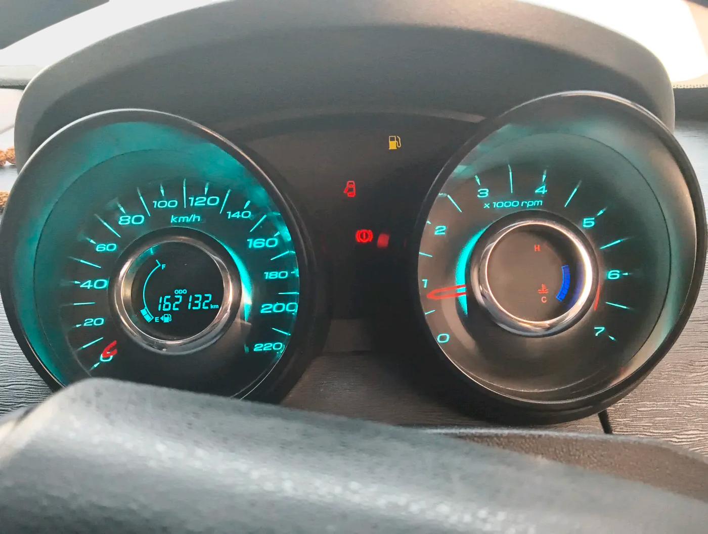 2016 Mahindra XUV500 W4, Diesel, Manual, 1,62,312 km, interior