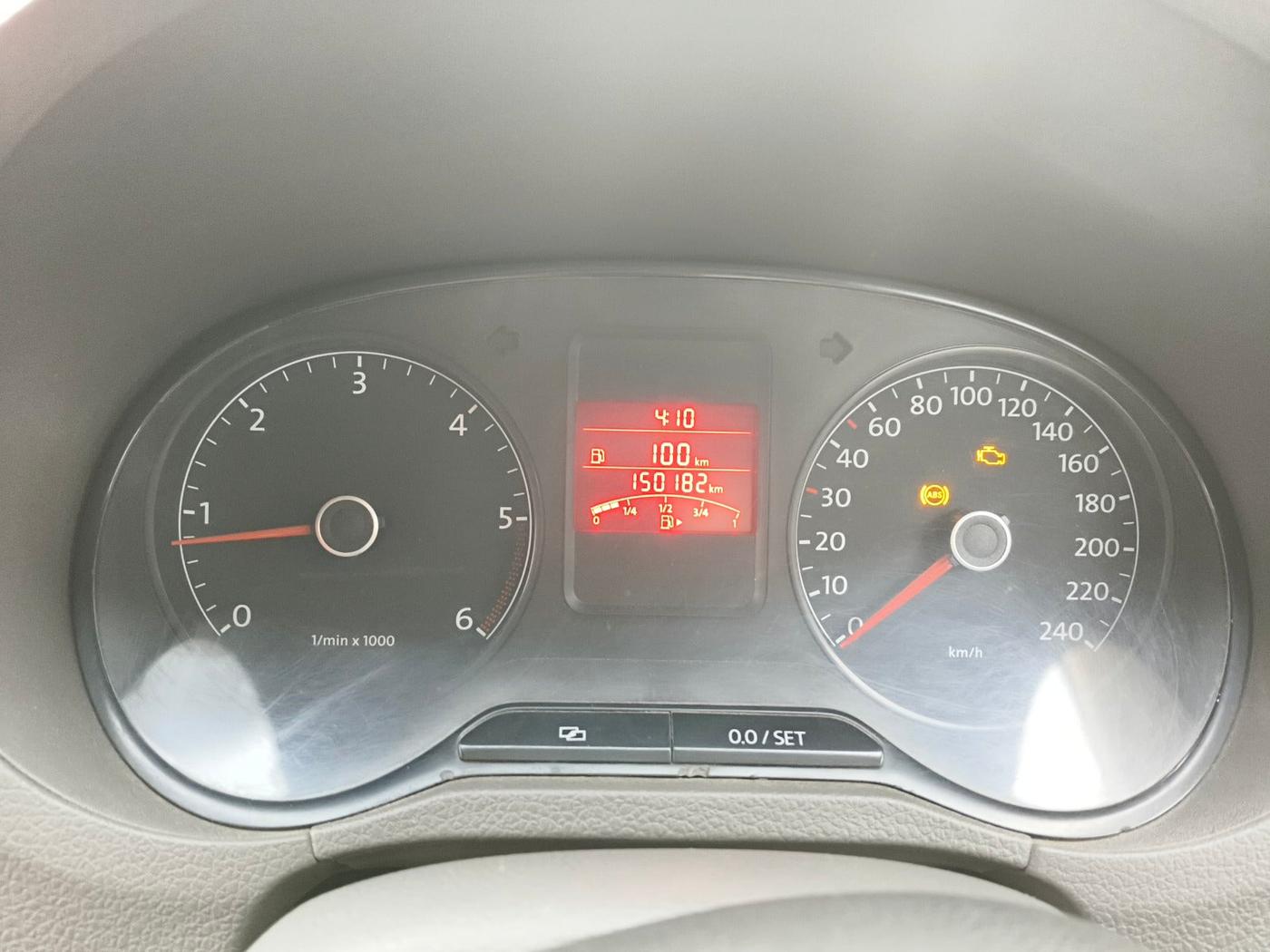 2011 Volkswagen Vento HIGHLINE DIESEL 1.6, Diesel, Manual, 1,50,182 km, interior