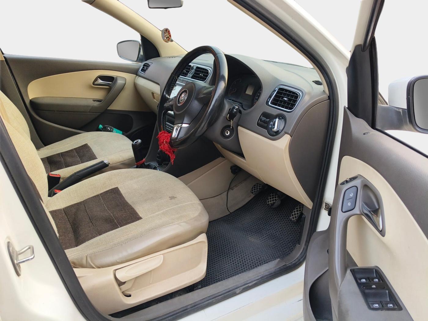 2011 Volkswagen Vento HIGHLINE DIESEL 1.6, Diesel, Manual, 1,50,182 km, interior