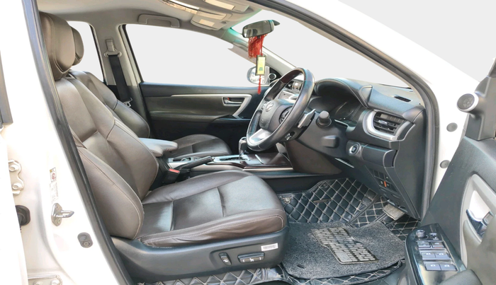 2017 Toyota Fortuner 2.8 4X2 AT, Diesel, Automatic, 50,952 km, interior