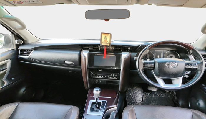 2017 Toyota Fortuner 2.8 4X2 AT, Diesel, Automatic, 50,952 km, interior