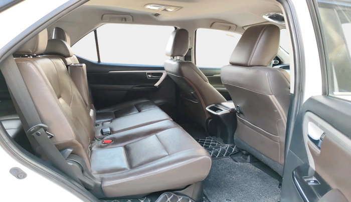 2017 Toyota Fortuner 2.8 4X2 AT, Diesel, Automatic, 50,952 km, interior