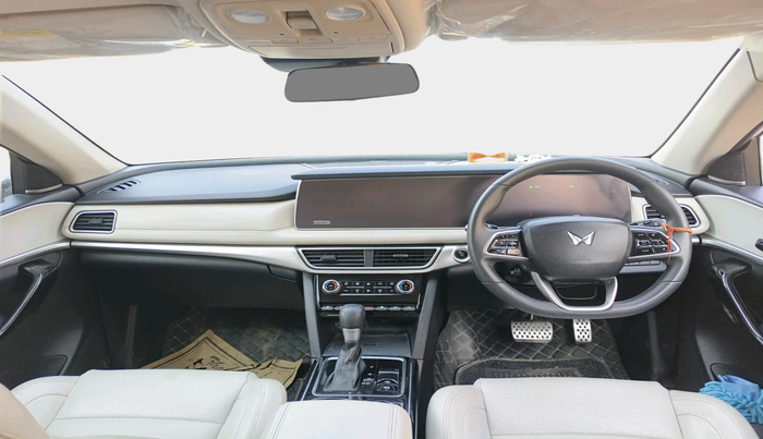 2023 Mahindra XUV700 AX 7 LUXURY D AT 7 STR, Diesel, Automatic, 41,422 km, interior