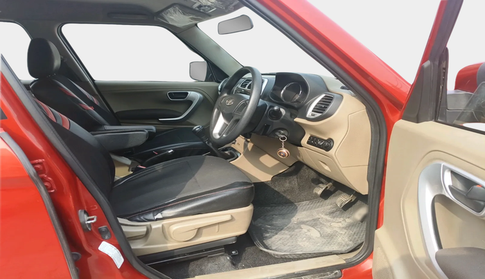2016 Mahindra TUV300 T8, Diesel, Manual, 66,989 km, interior