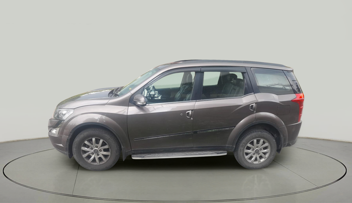 2018 Mahindra XUV500 W10, Diesel, Manual, 1,20,790 km, exterior