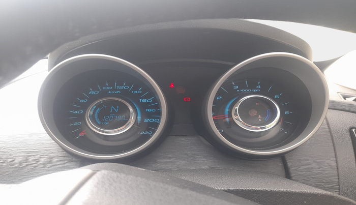 2018 Mahindra XUV500 W10, Diesel, Manual, 1,20,790 km, interior