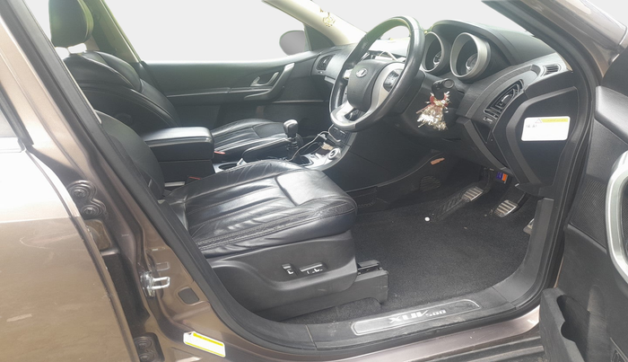 2018 Mahindra XUV500 W10, Diesel, Manual, 1,20,790 km, interior