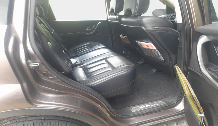 2018 Mahindra XUV500 W10, Diesel, Manual, 1,20,790 km, interior