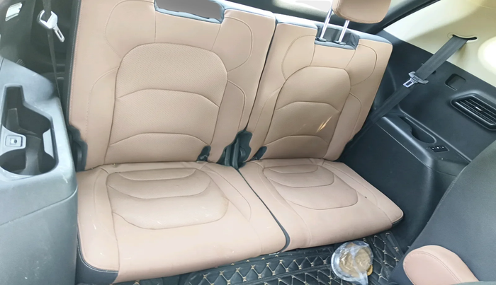 2023 MG HECTOR PLUS SHARP PRO 1.5 TURBO MT 6 STR, Petrol, Manual, 13,363 km, interior