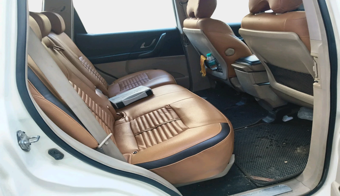 2017 Mahindra XUV500 W6, Diesel, Manual, 87,474 km, interior