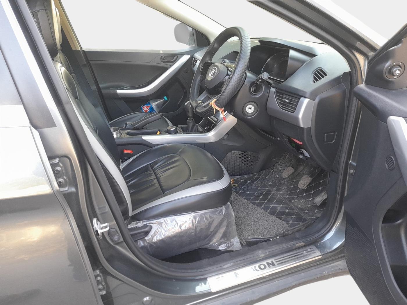 2023 Tata NEXON XM PETROL, Petrol, Manual, 5,600 km, interior