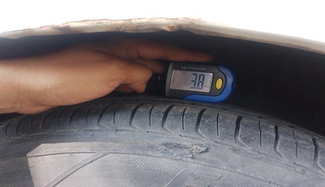 2010 Maruti Swift Dzire LXI, Petrol, Manual, 1,62,554 km, tyre