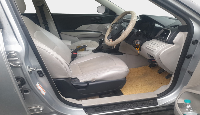2020 Mahindra XUV300 W6 1.5 DIESEL, Diesel, Manual, 1,49,885 km, interior