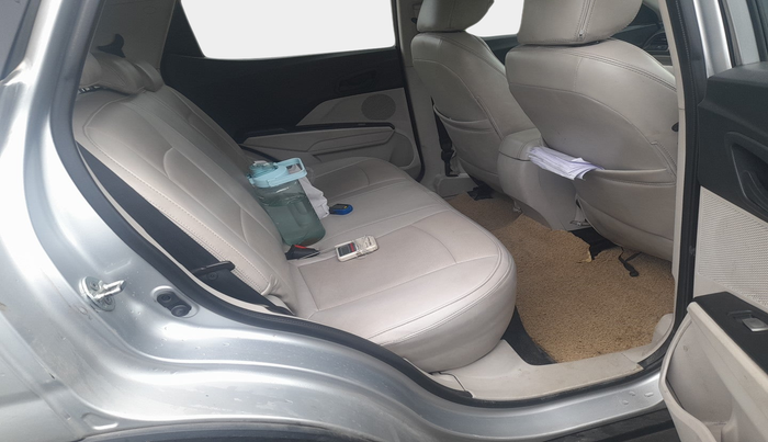2020 Mahindra XUV300 W6 1.5 DIESEL, Diesel, Manual, 1,49,885 km, interior