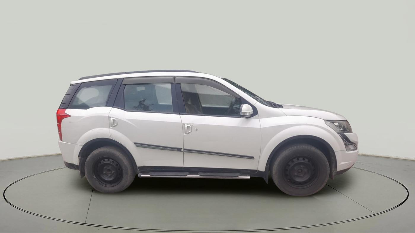 2015 Mahindra XUV500 W6, Diesel, Manual, 1,25,218 km, exterior