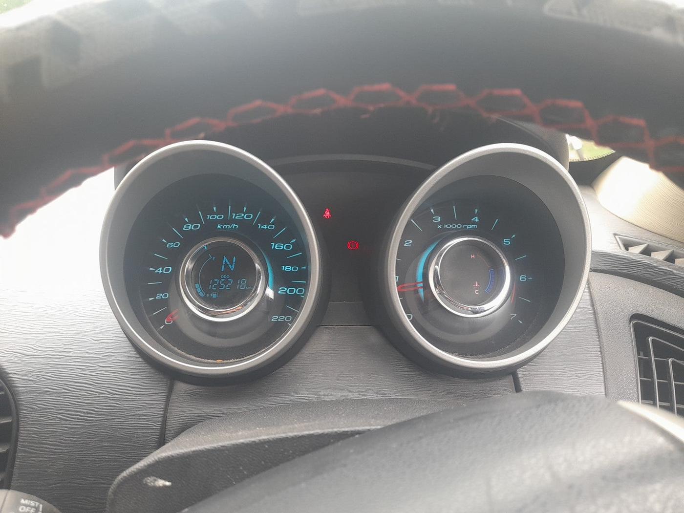 2015 Mahindra XUV500 W6, Diesel, Manual, 1,25,218 km, interior