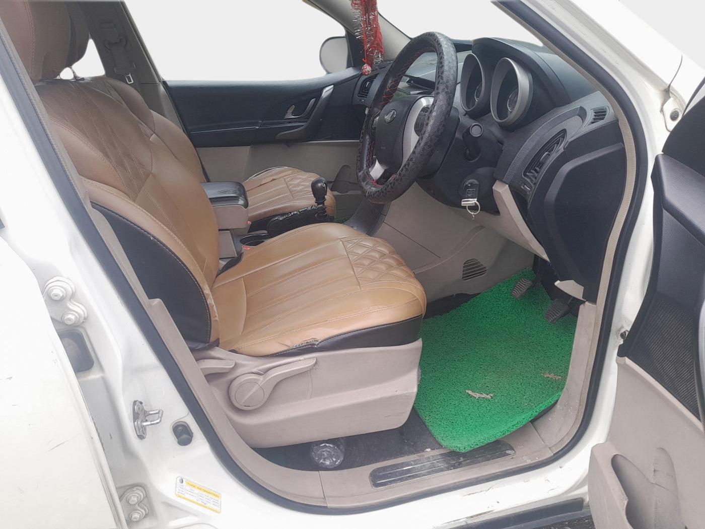 2015 Mahindra XUV500 W6, Diesel, Manual, 1,25,218 km, interior