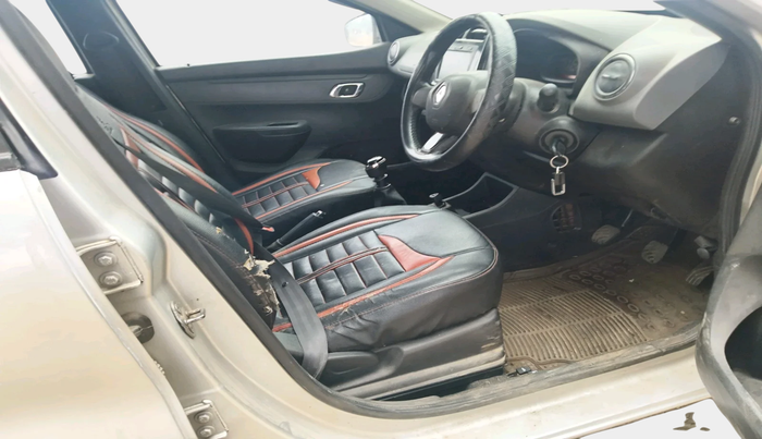 2019 Renault Kwid RXT 1.0 (O), Petrol, Manual, 1,08,088 km, interior