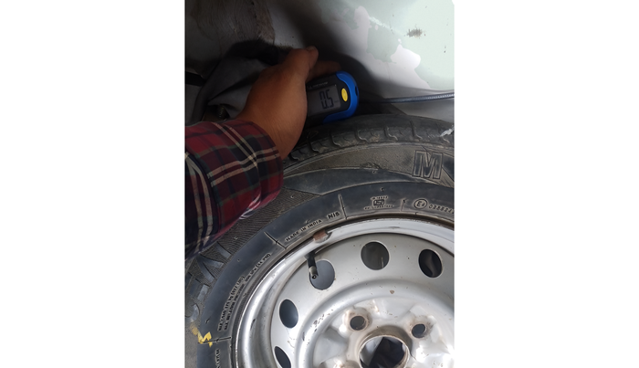 2014 Hyundai Eon ERA +, Petrol, Manual, 69,138 km, tyre