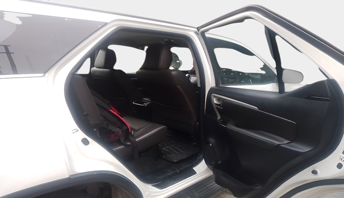 2017 Toyota Fortuner 2.8 4X2 AT, Diesel, Automatic, 80,818 km, interior