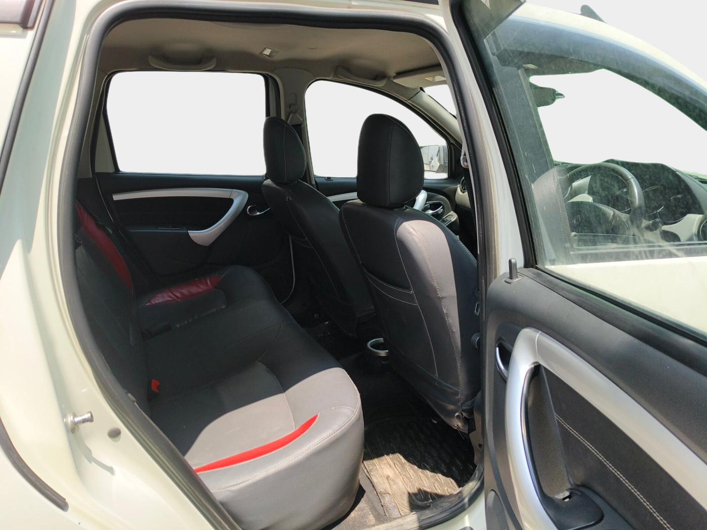 2014 Renault Duster 110 PS RXZ 4X4 MT DIESEL, Diesel, Manual, 1,66,924 km, interior