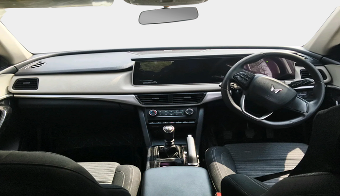 2022 Mahindra XUV700 AX 5 P MT 7 STR, Petrol, Manual, 47,791 km, interior