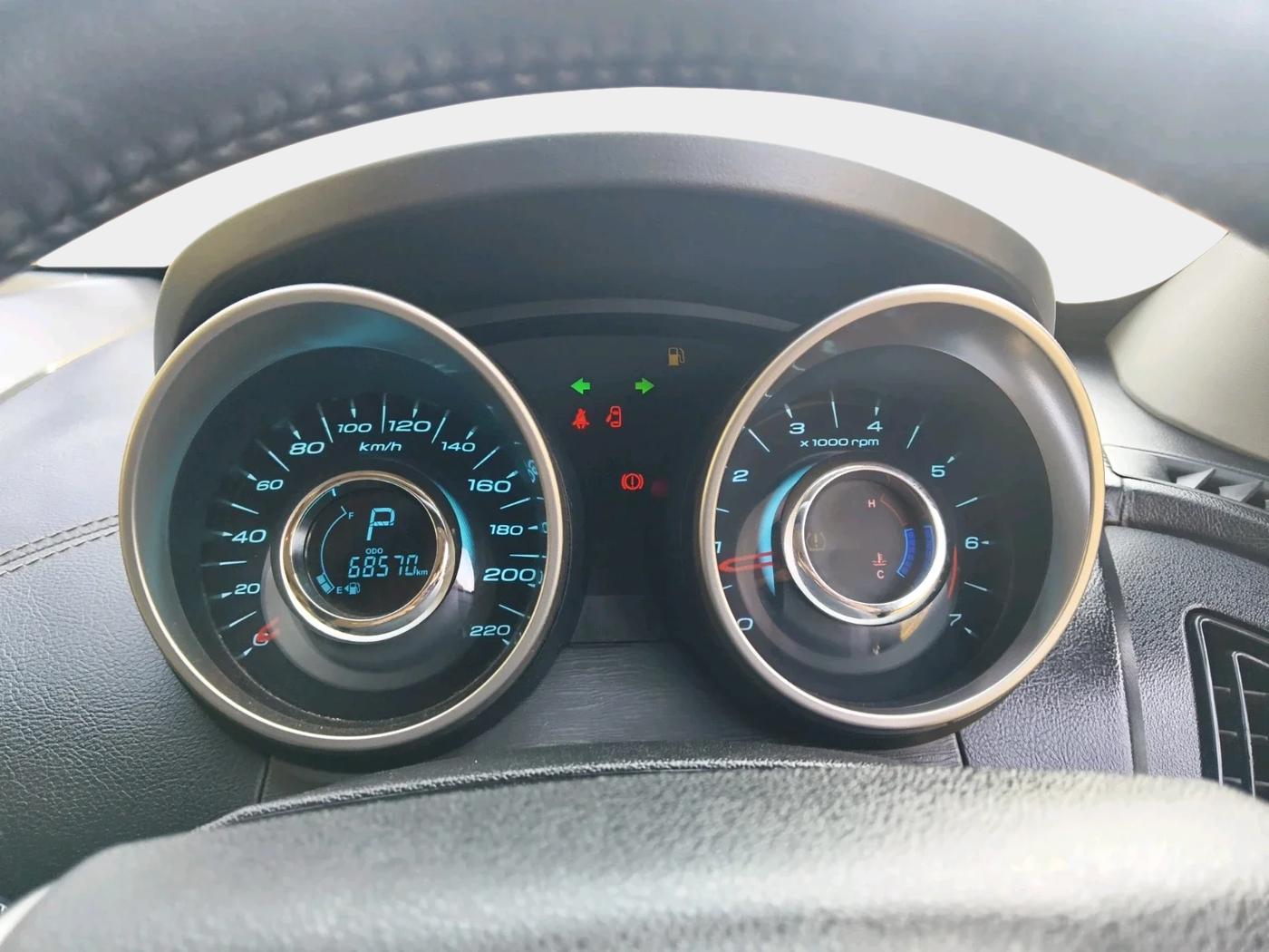 2018 Mahindra XUV500 W11 AT, Diesel, Automatic, 68,570 km, interior