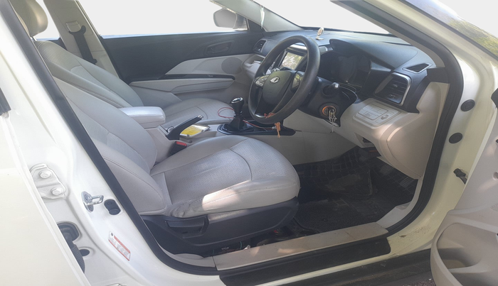 2020 Mahindra XUV300 W6 1.5 DIESEL, Diesel, Manual, 66,341 km, interior