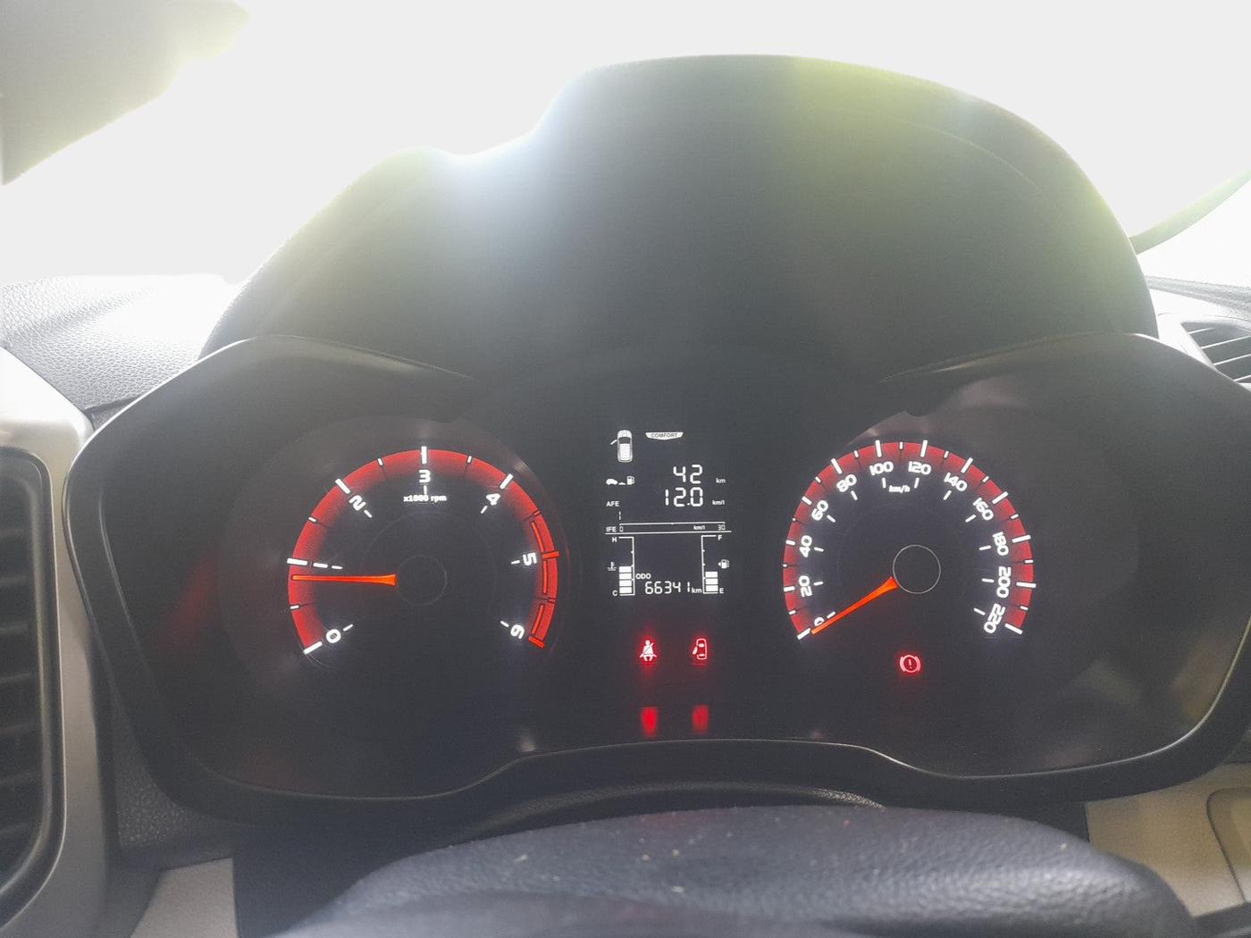 2020 Mahindra XUV300 W6 1.5 DIESEL, Diesel, Manual, 66,341 km, interior