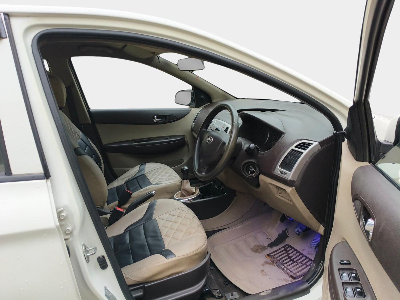 2012 Hyundai i20 MAGNA 1.2, Petrol, Manual, 69,700 km, interior