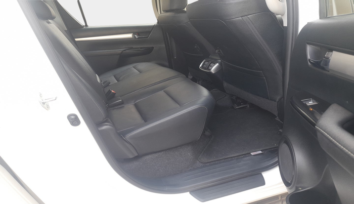 2023 Toyota HILUX HIGH 4X4 AT, Diesel, Automatic, 24,339 km, interior