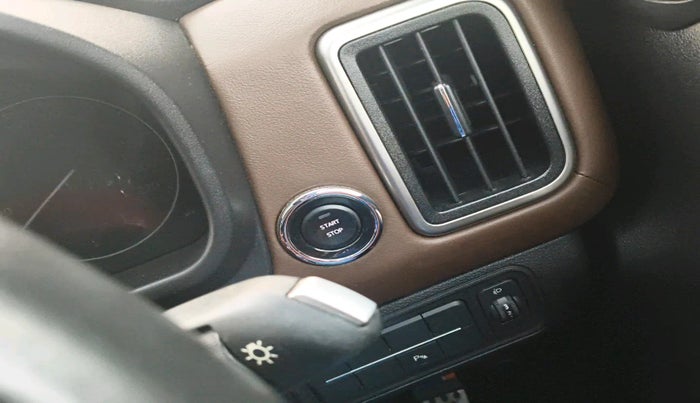 2022 Mahindra SCORPIO-N Z8 L PETROL MT 7 STR, Petrol, Manual, 20,536 km, interior