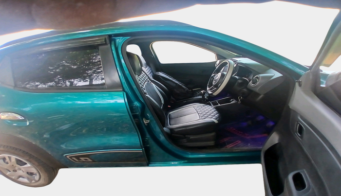 2021 Renault Kwid RXT 1.0 (O), Petrol, Manual, 17,550 km, interior