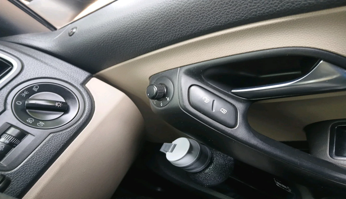 2014 Volkswagen Polo COMFORTLINE 1.2 Diesel, Diesel, Manual, 1,23,800 km, interior