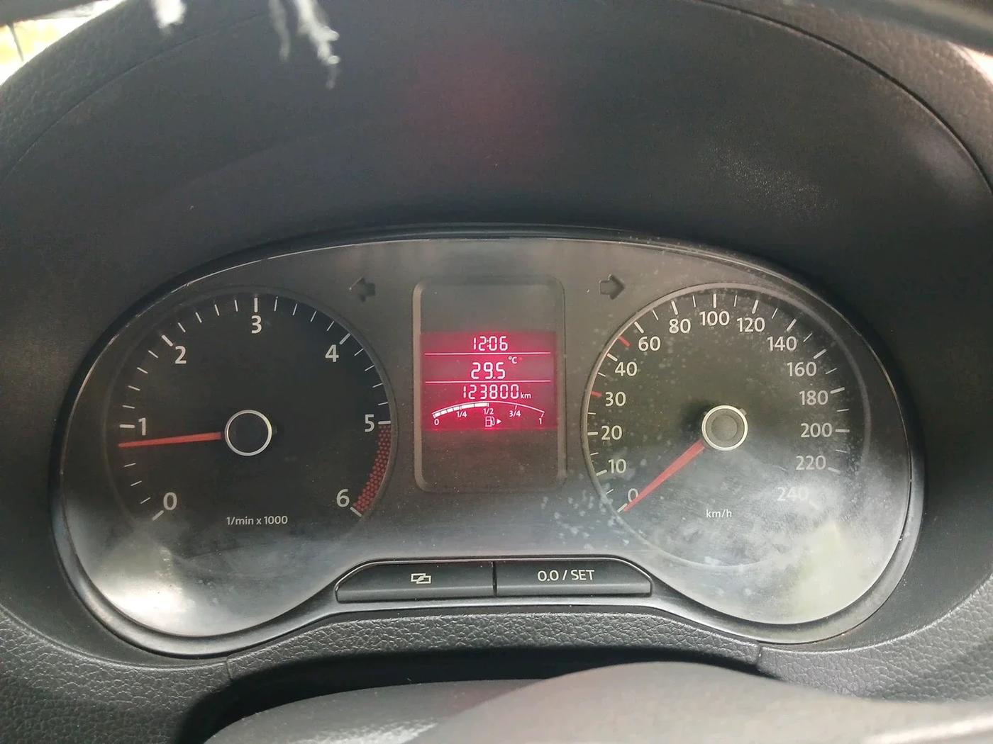 2014 Volkswagen Polo COMFORTLINE 1.2 Diesel, Diesel, Manual, 1,23,800 km, interior