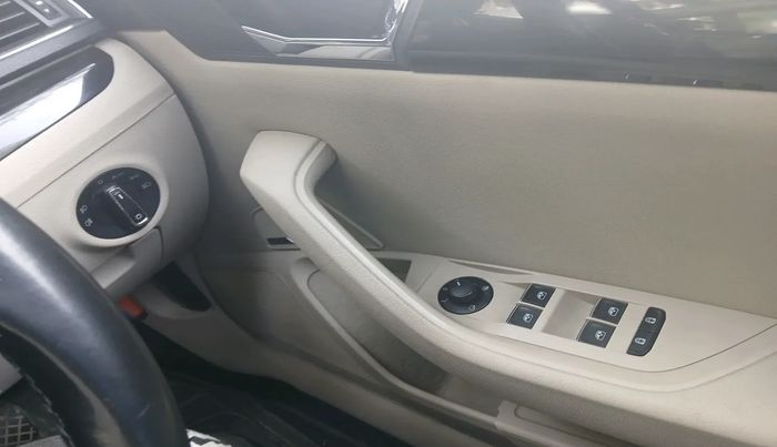 2017 Skoda Superb L&K 1.8 TSI AT, Petrol, Automatic, 1,41,206 km, interior