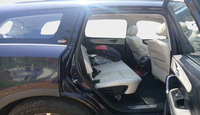 2022 Mahindra XUV700 AX 7 D MT 7 STR, Diesel, Manual, 77,832 km, interior
