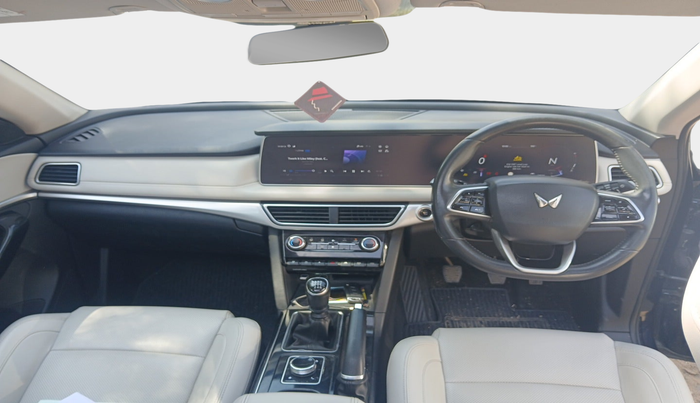 2022 Mahindra XUV700 AX 7 D MT 7 STR, Diesel, Manual, 77,832 km, interior
