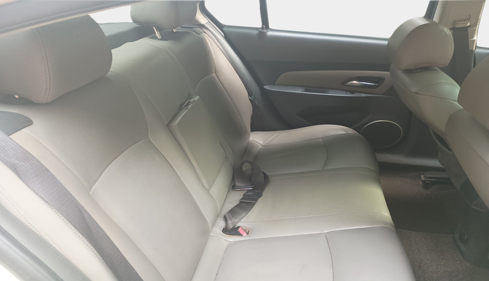 2010 Chevrolet Cruze LTZ AT, Diesel, Automatic, 71,530 km, interior