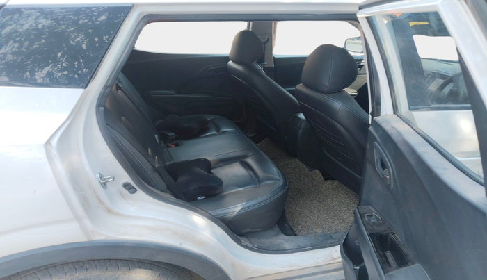 2023 Mahindra XUV400 EL 7.2 KW, Electric, Automatic, 32,151 km, interior