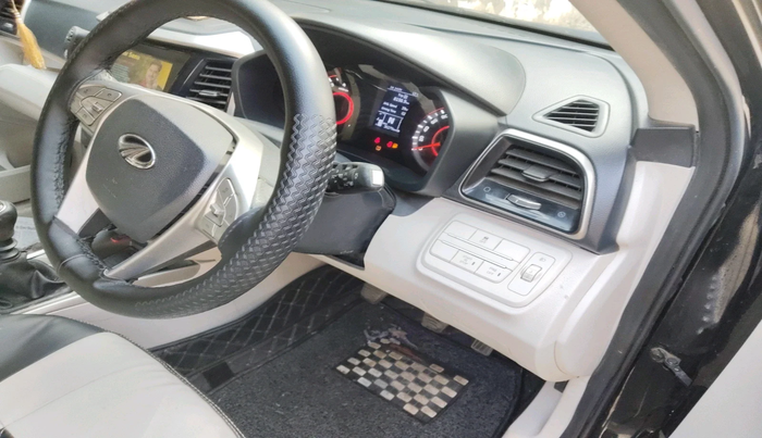 2021 Mahindra XUV300 W8 (O) 1.2 PETROL, Petrol, Manual, 36,279 km, interior