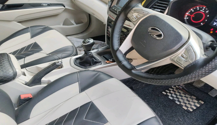 2021 Mahindra XUV300 W8 (O) 1.2 PETROL, Petrol, Manual, 36,279 km, interior