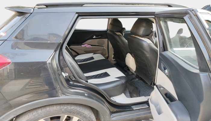 2021 Mahindra XUV300 W8 (O) 1.2 PETROL, Petrol, Manual, 36,279 km, interior