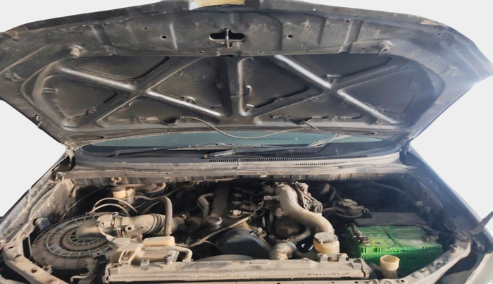 2011 Toyota Innova 2.5 G2 8STR, Diesel, Manual, 2,07,274 km, exterior