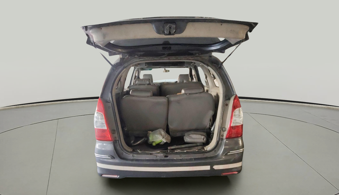 2011 Toyota Innova 2.5 G2 8STR, Diesel, Manual, 2,07,274 km, exterior