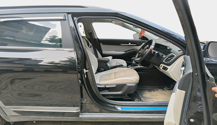 2024 KIA SELTOS  HTX 1.5 PETROL MT, Petrol, Manual, 36,056 km, interior